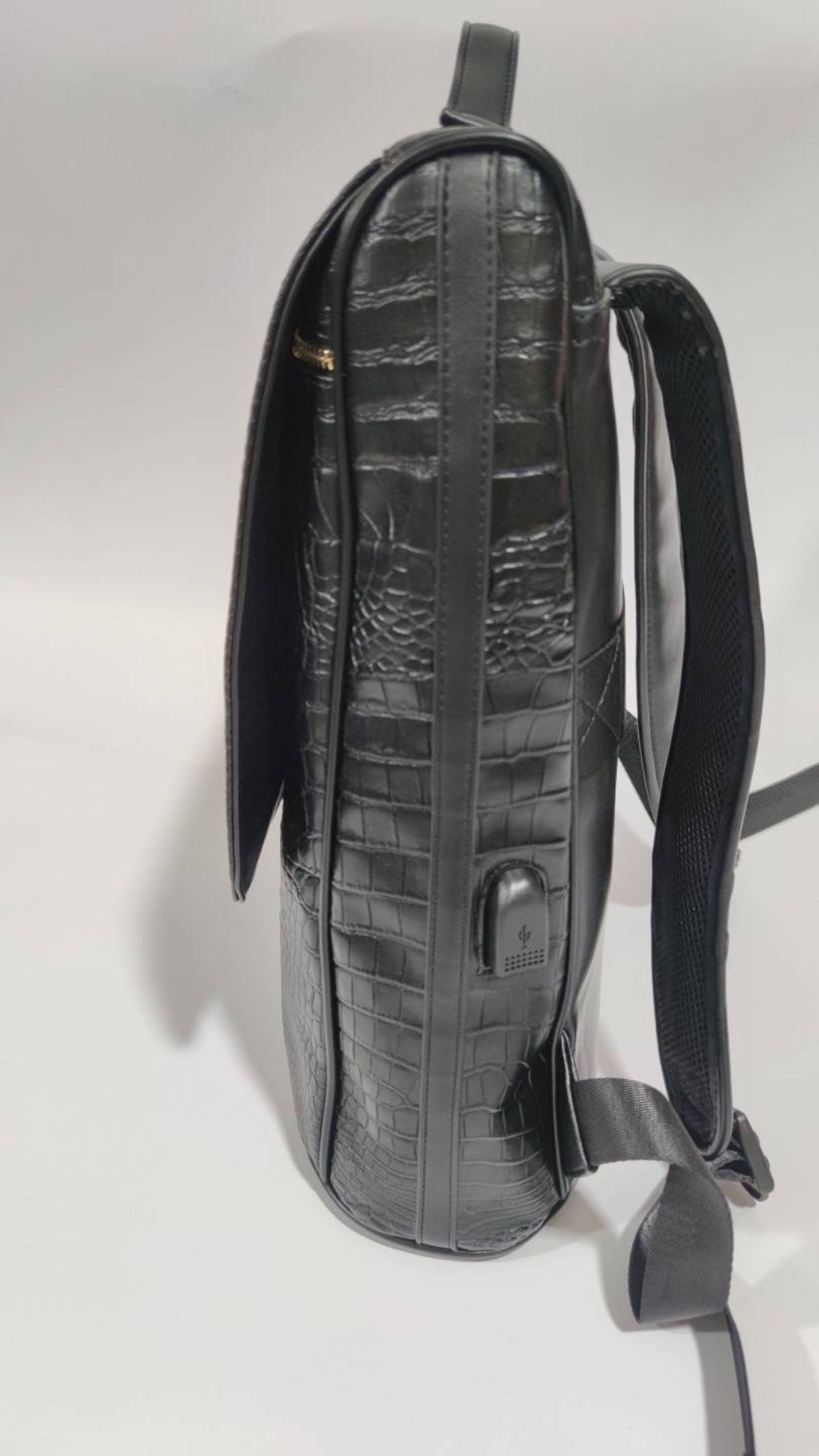 Travel with Purpose: The FLY444 Croc-Patterned Luggage Set - Style Meets Social Impact